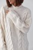 Вязаный свитер с косами oversize 231198 кремовый