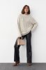 Вязаный свитер с косами oversize 231198 бежевый