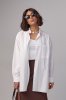 Женская рубашка в стиле oversize с разрезами - 6993 белая